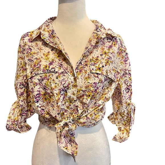 Eddie Bauer Tops - Eddie Bauer. 100% Cotton. Gorgeous 🤩🤩 floral button down. Lightweight